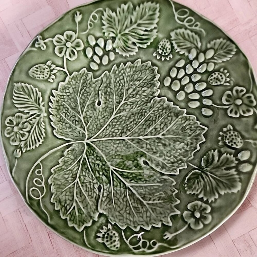 Olfaire Green Maple Leaf Art Pottery Snack Serving Plate Portugal 8"